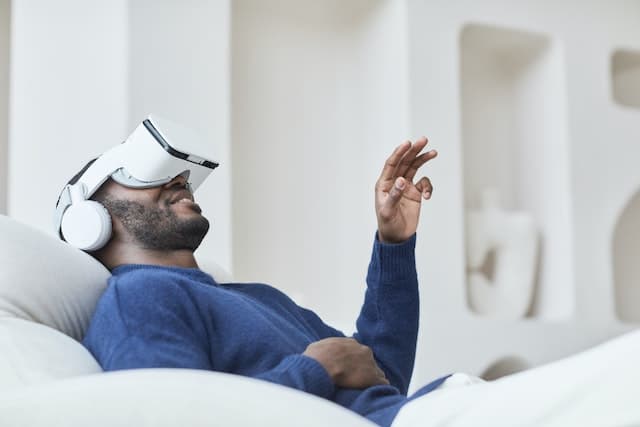 What are the most important benefits of using virtual reality